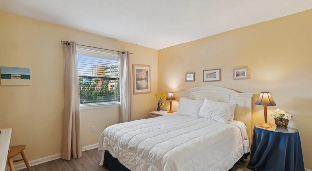 Venus 219 - 2nd Floor 1 BR on Okaloosa Island with easy beach access by RedAwning, Book Lejlighed Fort Walton Beach Emerald Coast
