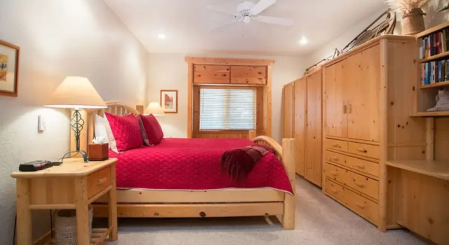 Bristlecone at Deer Valley Resort - Three Bedroom Condo with Hot Tub #101 3 Condo, Varaa Lomakeskus Deer Valley 