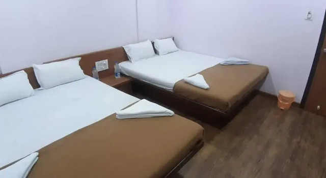 Кровать в общем номере Rajhuns Deluxe Lodging