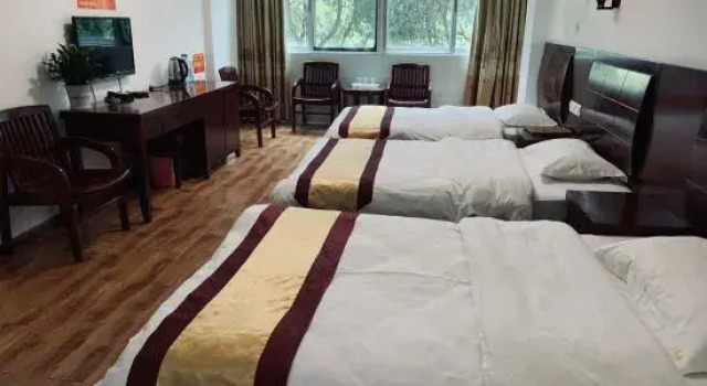 Longling Jinlong Hotel, Buchen Sie Hotel Hotels in Yunnan mit Parkplatz, Parkplätze