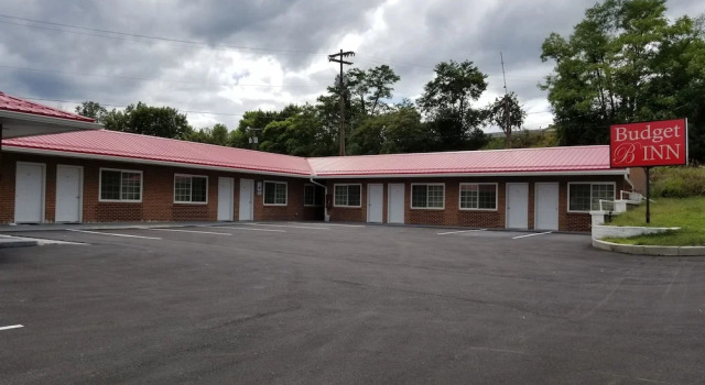 Budget Inn Breezewood, Rezerwuj Mini-hotel Hotele w Breezewood z parkingiem, Parking
