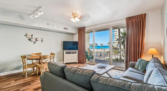 Shores Of Panama 325 - 3rd Floor, Updated, Free Fun! Sleeps 6. 1 Bedroom Condo by RedAwning, Забронировать Отель Панама-Сити Панхэндл Флорида, рядом с Загородный клуб "Сигнал Хилл"