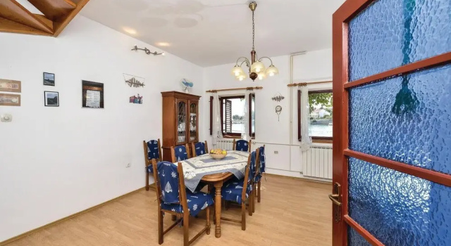 Amazing Home in Lun With Wifi and 3 Bedrooms, Rezerwuj Hotel Lun Pag