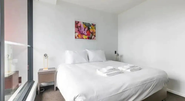 Relaxing Two Bedroom Apt With Balcony!, Забронировать Дом для отпуска Виллы Окленда, Вилла