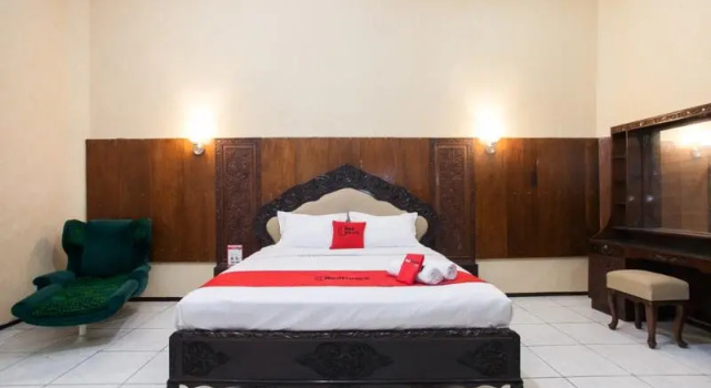 Standaard Suite RedDoorz near Brawijaya University