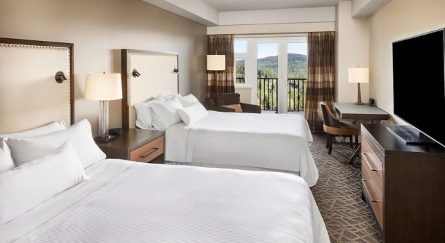 Четырёхместный номер Deluxe с балконом и с видом на поле для гольфа The Westin Bear Mountain Resort & Spa, Victoria