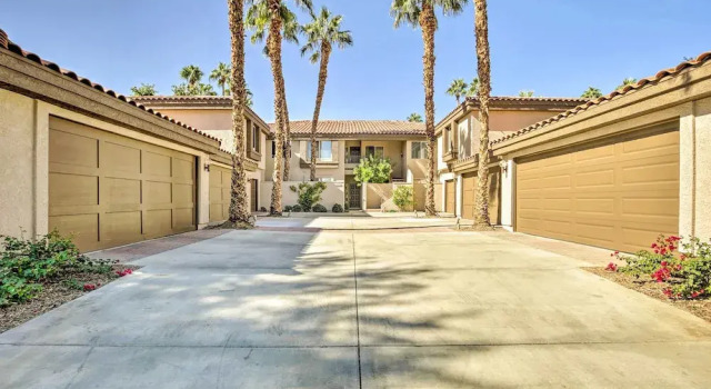 067439 2 BR Golf Resort Condo ~ 6 Mi to Polo Club!