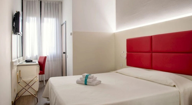Трёхместный номер Economy с балконом Hotel Bareta