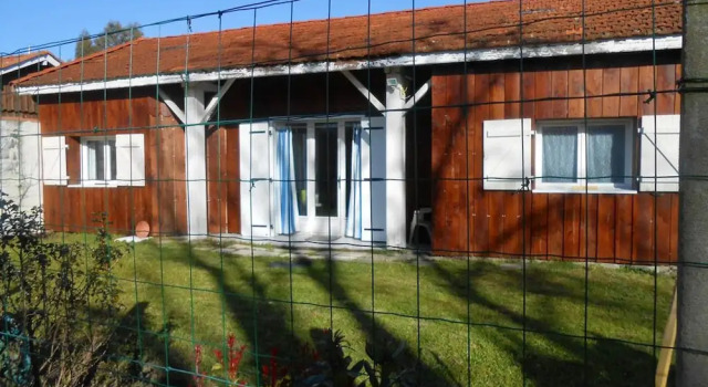 House With 2 Bedrooms in Gujan-mestras, With Wonderful Lake View, Encl, Забронировать Отель Отели Бассен-д'Аркашон с парковкой, Парковка