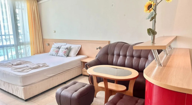 Студия Classic Menada Miramar Palace Apartments