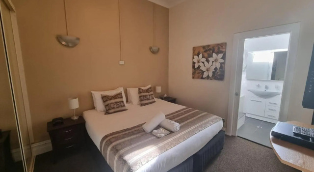 Balcony On Sixth Lodge, Book Hotel Murray Bridge South Australia