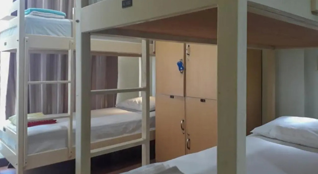 Кровать в общем номере RedDoorz Hostel @ Manado Green Hostel