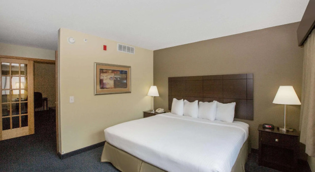 Двухместный люкс AmericInn by Wyndham Lincoln South