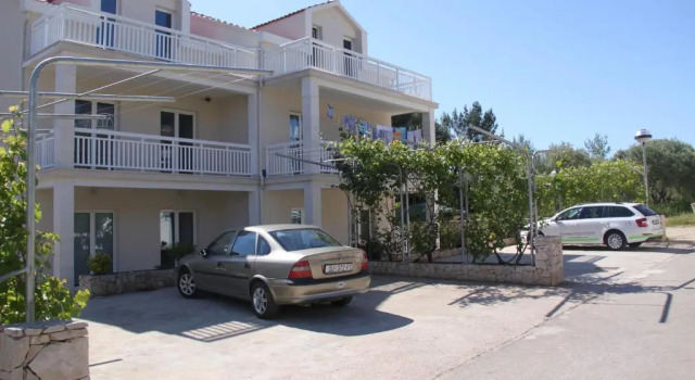 Apartments Lucia, Забронировать Апартаменты/квартира Отели Корчулы с парковкой, рядом с Частный Пляж «Виллы Корчула», Парковка
