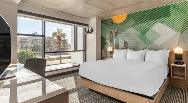Двухместный люкс Cambria Downtown Phoenix Convention & Airport Hotel