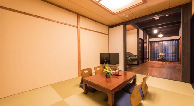 Guesthouse-Hana・Evergreen Hut, Book Hotel Kyoto Japan