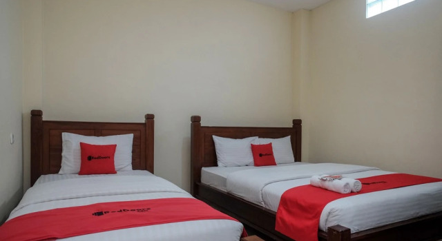 Suite RedDoorz at Solo Baru