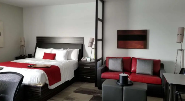 Люкс Best Western Plus Airport Inn & Suites