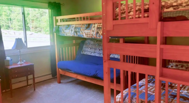 F3 Fairway Village Condo with great mountain views, 8 minute walk from Omni Mount Washington Hotel, Забронировать Отель Бреттон-Вудс Карролл, рядом с Learning Center Ski Lift