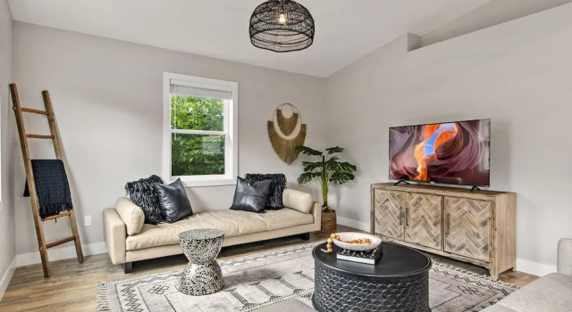 Spacious Downtown Apartment – Walk to Old Town Fc!