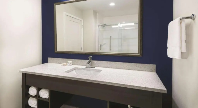 Номер Standard La Quinta by Wyndham Odessa North - Sienna Tower
