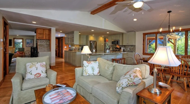 Pittsfield Chalet, Book Chalet Sommerhuse i Vermont, Hytte