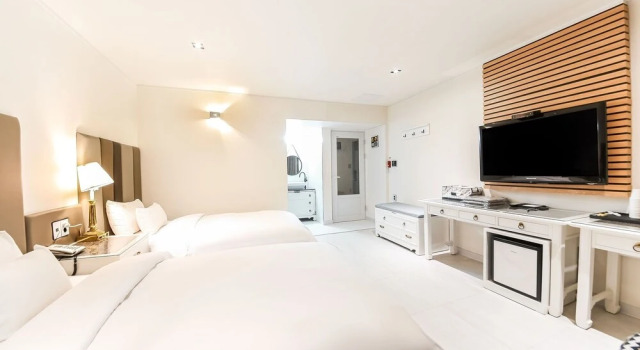 Jinju Hotel Owl, Забронировать Отель Чинджу Кёнсан-Намдо