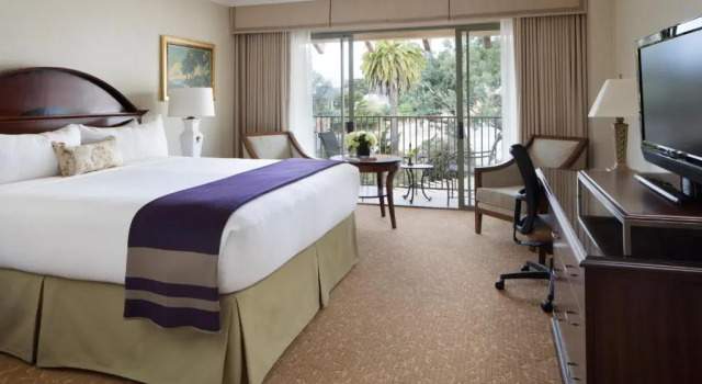 Четырёхместный номер Standard с балконом Monterey Plaza Hotel & Spa