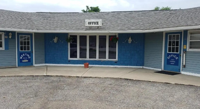 Burr Oak Motel, Забронировать Мотель Отели Алгона с парковкой, Парковка
