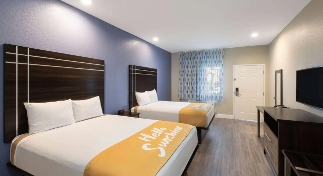 Days Inn & Suites by Wyndham La Porte