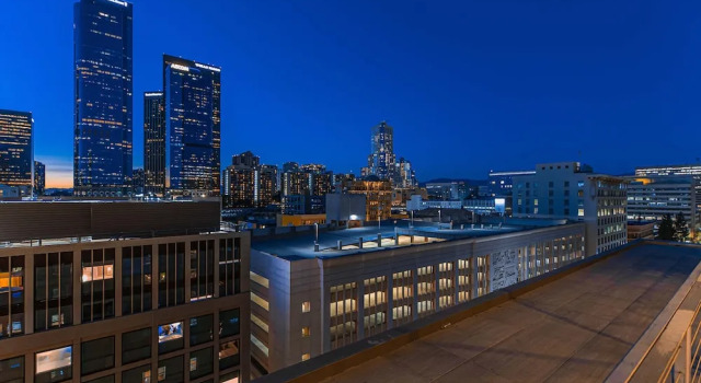 Stylish XL 2br/2ba At HWH by Oneluxstay
