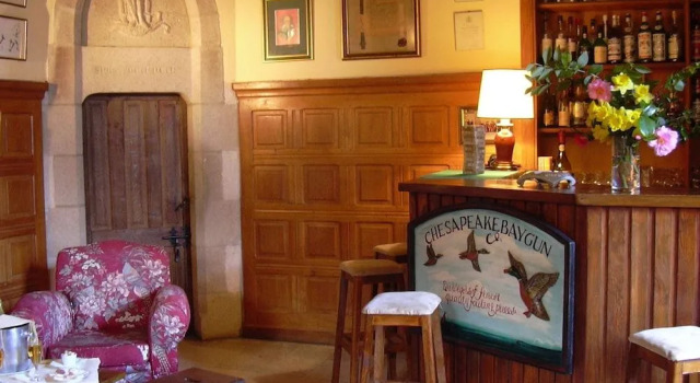 Manoir du Vaumadeuc- chambres au chateau, Varaa Hotelli Hotellit Côtes-d'Armor pysäköinnillä, Pysäköinti