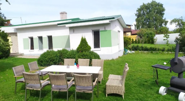 Коттедж с 5 комнатами Allika Holiday House