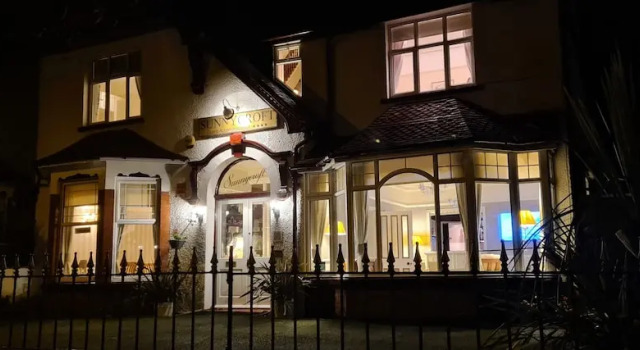 Sunnycroft Private Hotel, Забронировать Гостевой дом Гостевые дома Лландидно, рядом с Пирс Лландидно, Гостевой дом