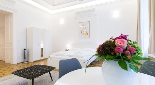 Студия с балконом HeyMi Apartments in City Center