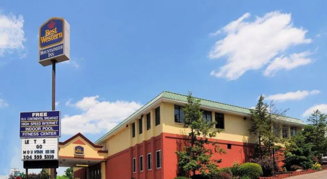 Четырёхместный номер Standard Quality Inn & Suites Morgantown - University Area