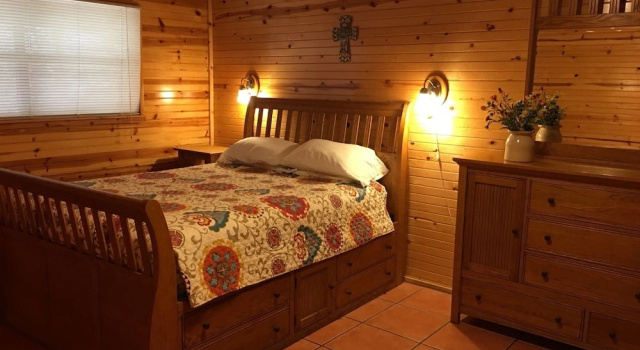 Standardowy pokój 2 sypialnie i balkonem Frio Springs Lodges
