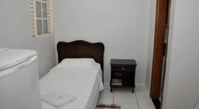 Трёхместные апартаменты Hotel Carolina 2 - próximo a Universidade de Uberaba uniube - ao Aeroporto Fórum De uberaba - hospital Mario Palmeirio ao Hospital São Marcos e hospital Regional