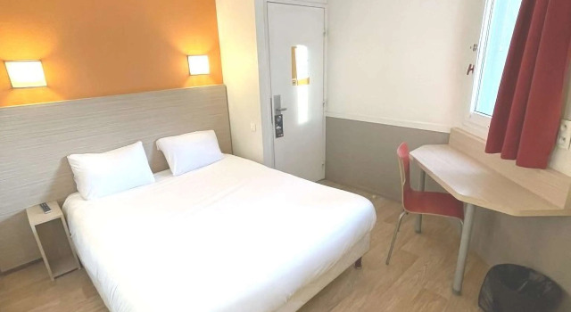 Трёхместный номер Standard Première Classe Martigues