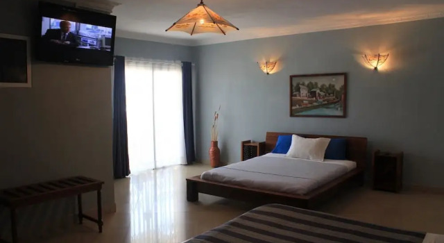 Шестиместный семейный номер Standard с балконом K.méléon Hôtel