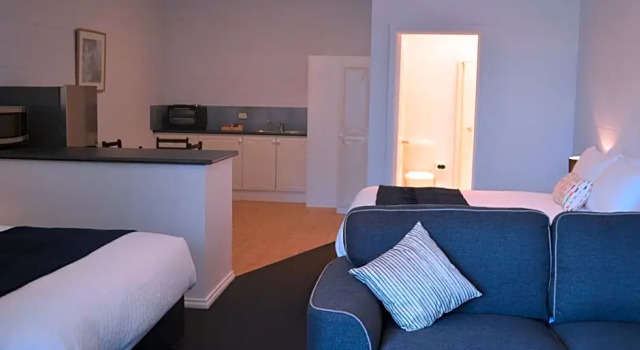 Студия Penguin Seaside Motel