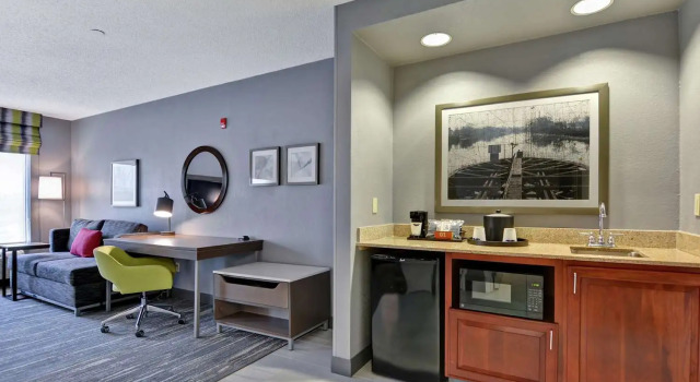 Двухместный люкс Hampton Inn & Suites Newark-Harrison-Riverwalk