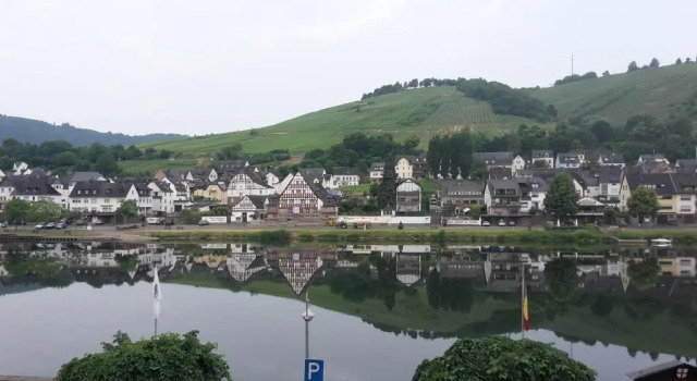Апартаменты с 3 комнатами Mosel View Old Town Apartments