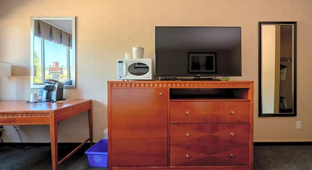 Четырёхместный номер Comfort Hotel Kelowna & Conference Centre