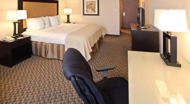 Номер Standard Wyndham Grand Executive Center Little Rock Airport