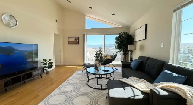 South SF Spacious Entire Unit With 3brs 3bth on 2F