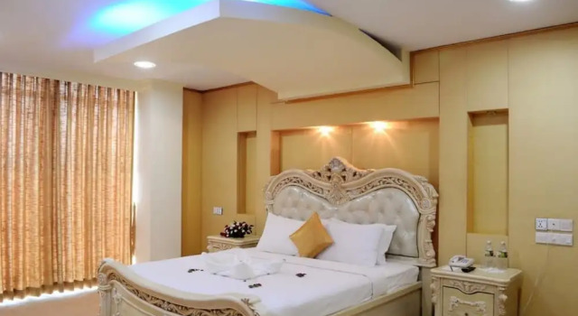 Полулюкс Myat Nan Yone Hotel