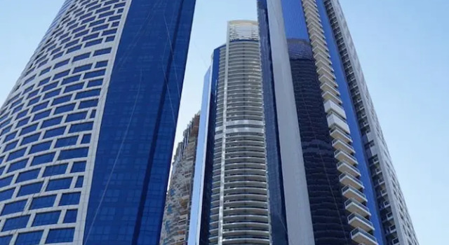 Paramount Towers 2BR Luxurious Apartment - 360 vacation, Забронировать Апартаменты/квартира Отели Эмирата Дубая с бассейном, рядом с Al Wajeha Al Maeyah Marine Transport Station, Бассейн