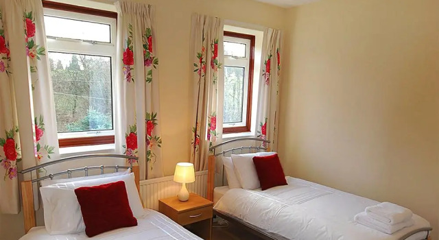 Clover Holidays - Leslie House, Забронировать Отель Перт Пертшир, рядом с University of the Highlands and Islands Perth College