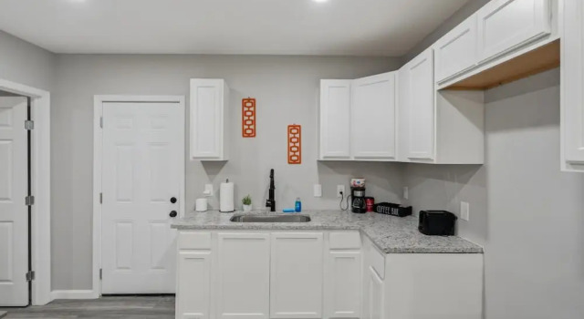 Spacious 3BR Retreat Near Downtown River Walk, Rezerwuj Dom wakacyjny Domki letniskowe w Bexar County, Domek
